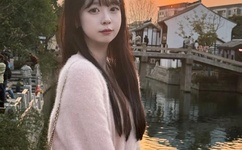 女生喊疼男生越往里寨的电影